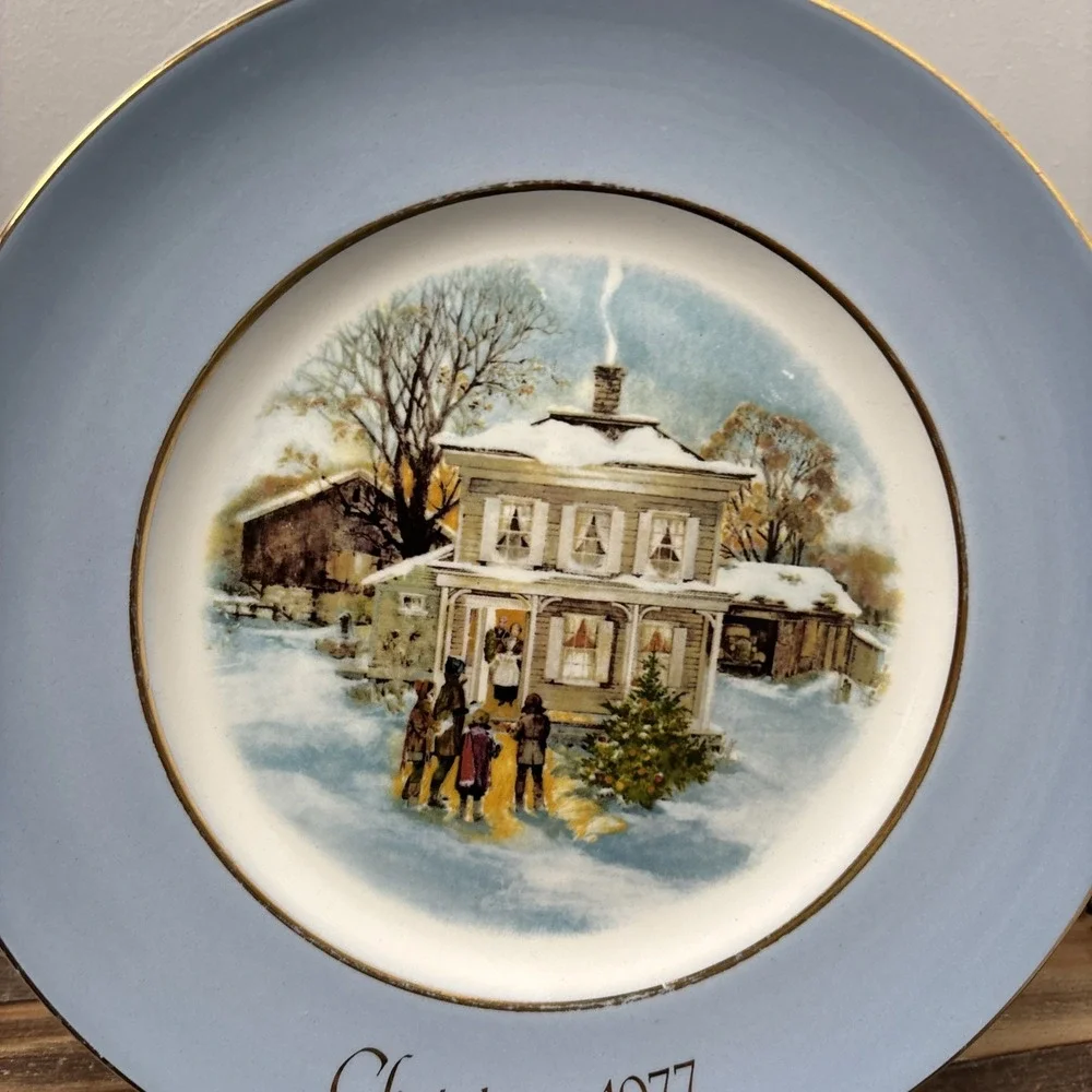 VTG Avon Christmas Plate 1977 